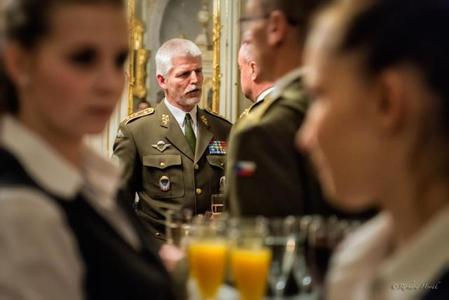 Setkání s kardinálem Dukou se zúčastnili představitelé velení AČR v čele s náčelníkem Generálního štábu AČR generálporučíkem Petrem Pavlem