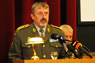 Náčelník Generálního štábu AČR armádní generál Aleš Opata ve svém projevu mimo jiné řekl, že česká armáda musí být schopna působit nejen v tradičních doménách, ale i v kyberprostoru a informačním prostředí