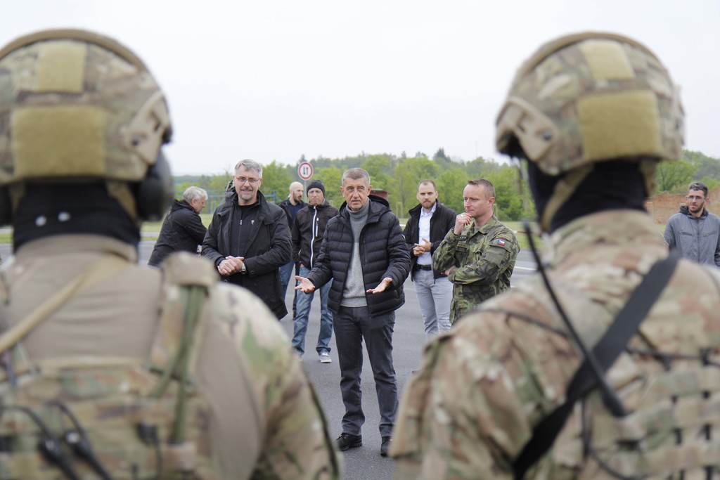 Premiér Andrej Babiš navštívil 601. skupinu speciálních sil