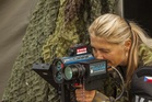 Laserový rychloměr, který používá Vojenská policie k měření rychlosti na pozemních komunikacích. Poručice Michaela Rusňáková ho představila návštěvníkům Dnů NATO
