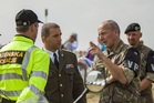 Při návštěvě Dnů NATO si náčelník Vojenské policie plukovník Pavel Kříž prohlédl statickou ukázku Vojenské policie v doprovodu velitele Velitelství Vojenské policie Olomouc plukovníka gšt. Miroslava Murčeka
