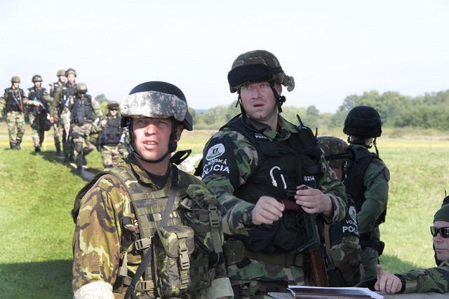 český a Slovenský vojenský policista