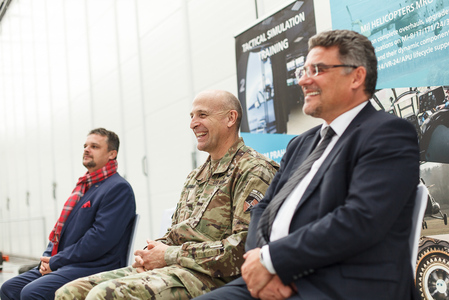Ceremonie se za Ministerstvo obrany účastnil náměstek Tomáš Kuchta 