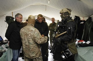 Z návštěvy premiéra Andreje Babiše a ministra obrany Lubomíra Metnara u 601. skupiny speciálních sil