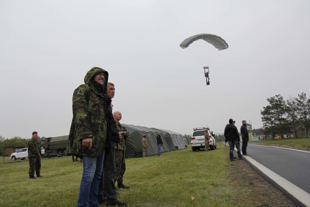 Z návštěvy premiéra Andreje Babiše a ministra obrany Lubomíra Metnara u 601. skupiny speciálních sil