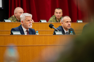 Prezident republiky Petr Pavel a 1. náměstek ministryně obrany František Šulc