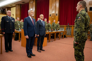 Prezident republiky Petr Pavel při příchodu na velitelské shromáždění