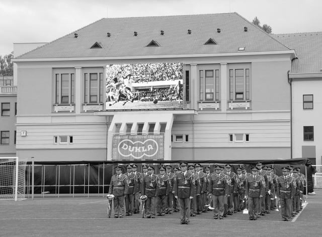 Rozloučení bylo s vojenskými postami