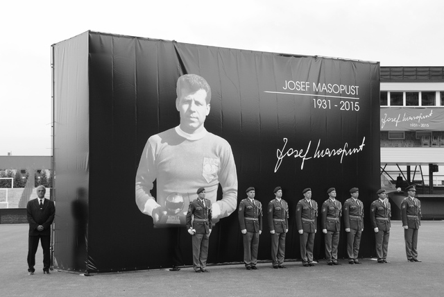 Čestná stráž při vojenských poctách rozloučení s J. Masopustem