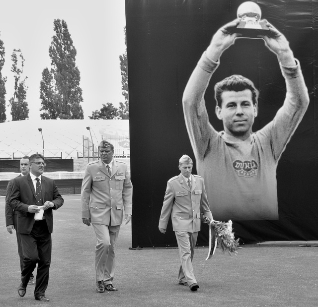 NGŠ AČR genpor.Josef Bečvář a náměstek Kuchta přichází na rozloučení