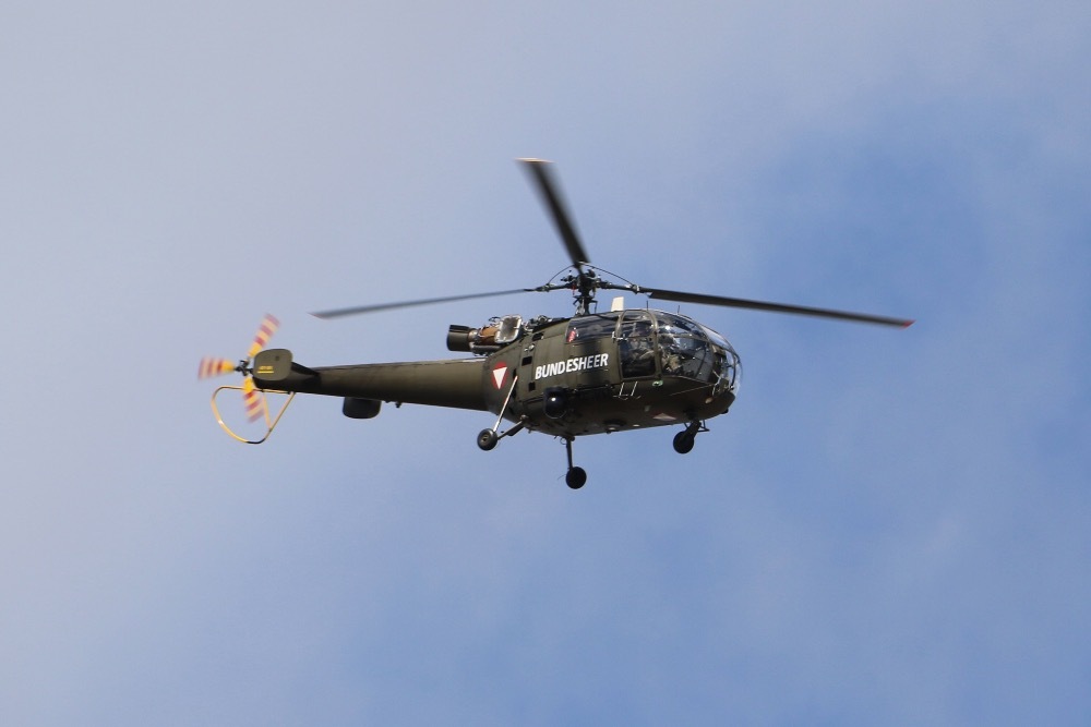 Vrtulník monitoruje situaci na provizorní hranici