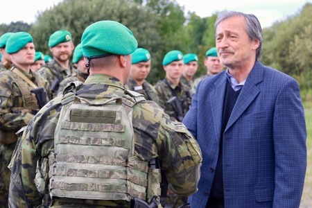 Ministr obrany Martin Stropnický navštívil vojáky na cvičení Cooperative Security