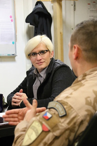 Porada s velitelem roty v základně Bagram