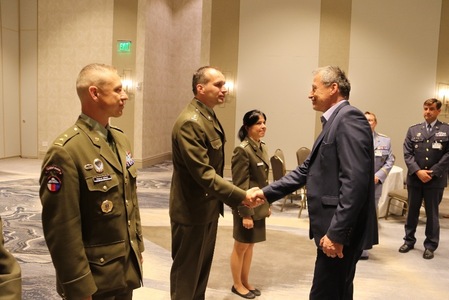 Setkání se šesticí českých důstojníků sloužících na ACT a okolních základnách