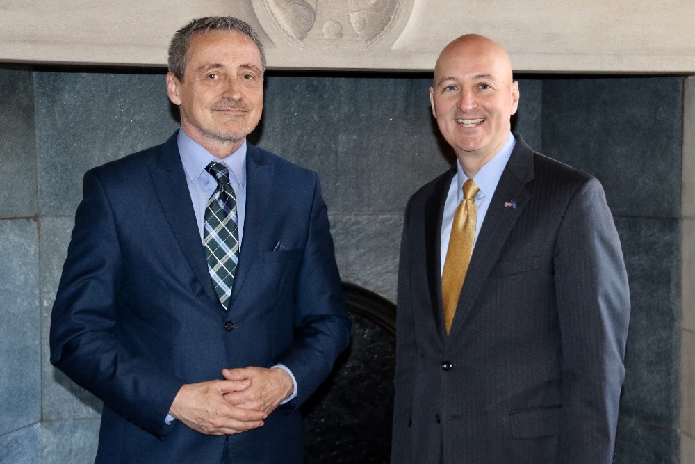 S guvernérem státu Nebraska Pete Ricksettsem 