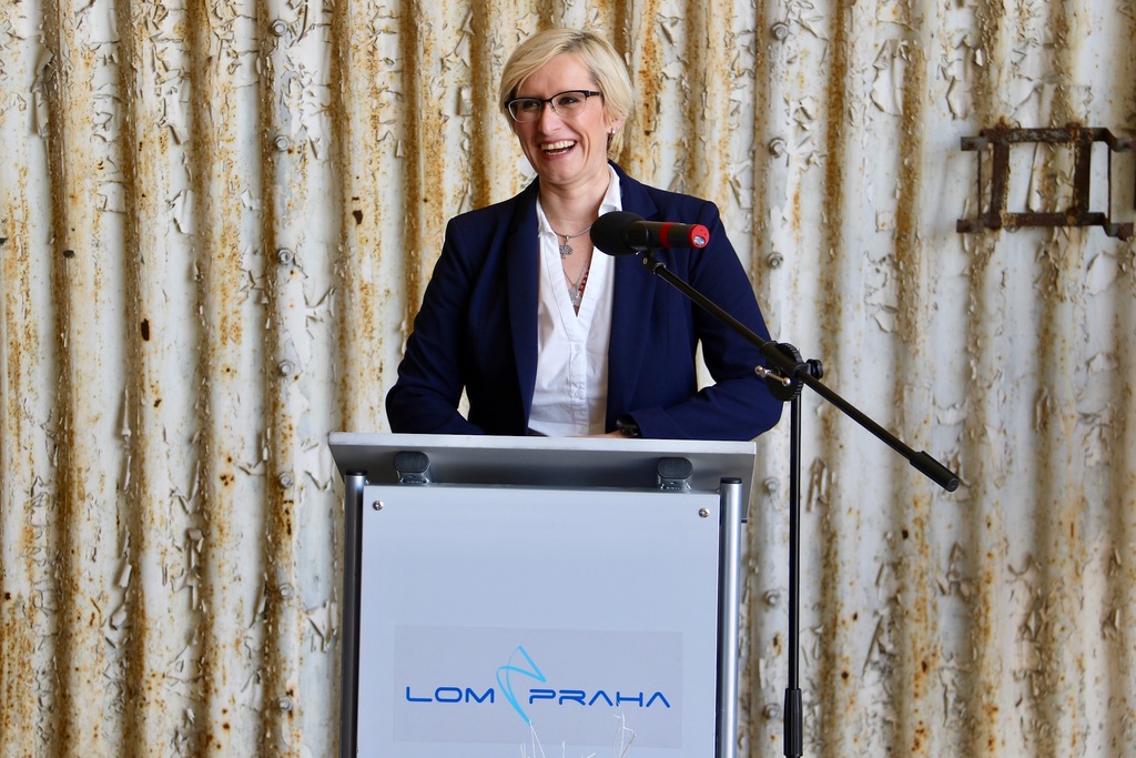 Ministryně obrany Karla Šlechtová v projevu sdělila, že nové vrtulníky umožní nabídnout služby centra ještě širšímu portfoliu zákazníků