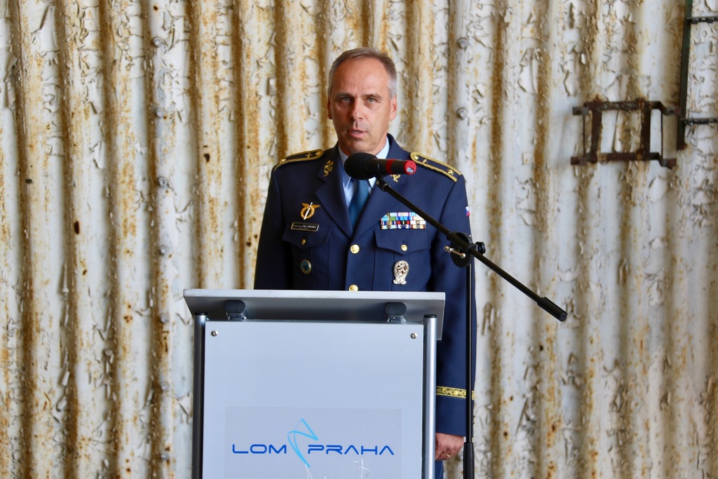 Brigádní generál Petr Hromek sdělil, že toto pomyslné střídání stráží je i vykročením vpřed pro armádu a výcvikové centrum