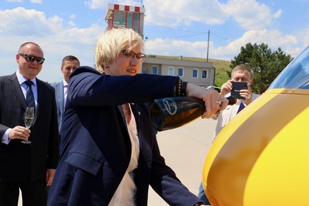 Ministryně obrany Karla Šlechtová pokřtila americký vrtulník Enstrom 480B, který nahradil legendární Mi-2