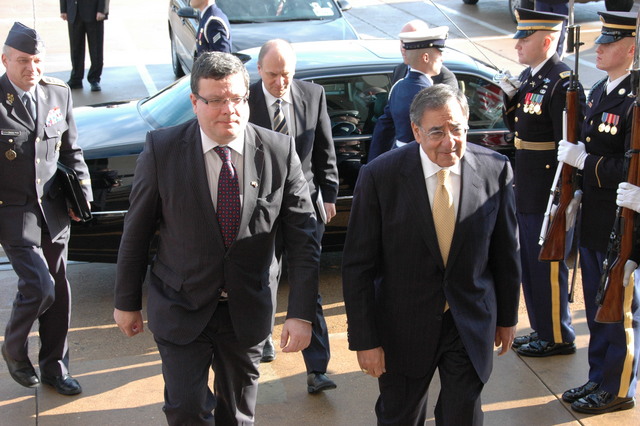 Ilustrační foto: Alexandr Vondra a Leon Panetta