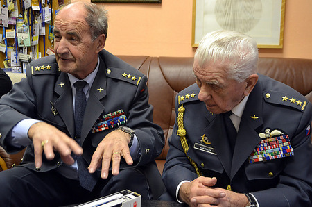 O vzpomínky se podělil plukovník Emil Boček, poslední „ostrý“ stíhač RAF