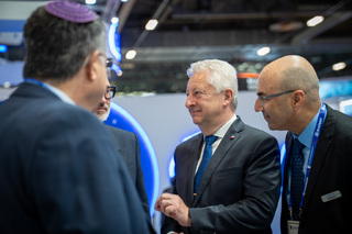 Ministr obrany na veletrhu Eurosatory: otevření českého stánku, návštěvy firem, jednání o protivzdušné obraně