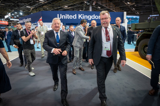 Ministr obrany na veletrhu Eurosatory: otevření českého stánku, návštěvy firem, jednání o protivzdušné obraně