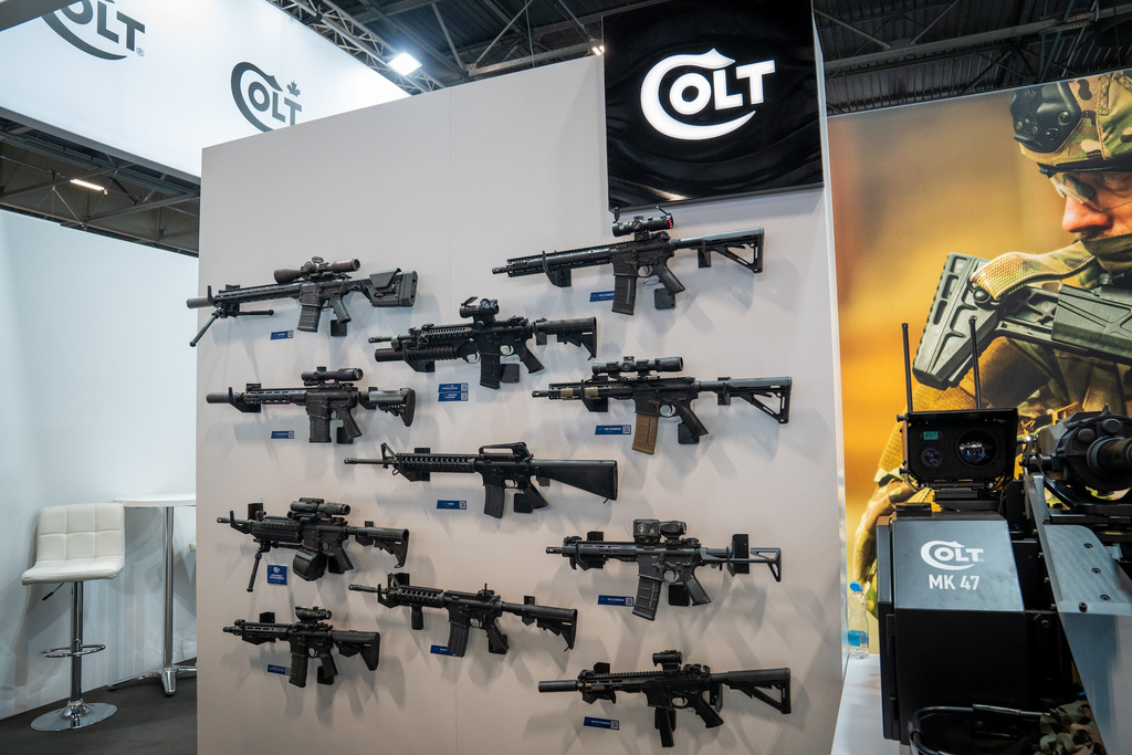 Ministr obrany na veletrhu Eurosatory: otevření českého stánku, návštěvy firem, jednání o protivzdušné obraně