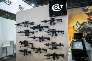 Ministr obrany na veletrhu Eurosatory: otevření českého stánku, návštěvy firem, jednání o protivzdušné obraně