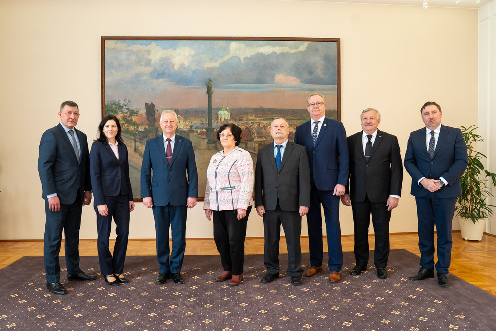 Ministr obrany jednal se zástupci odborů v resortu obrany