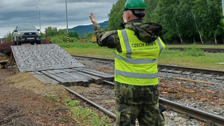 Ilustrační obrázek ke článkuSpecialisté odboru vojenské dopravy připraví přesun zahraniční armády na klíč a od A až do Z