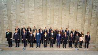 Ministři obrany NATO se zaměřili na odstrašení, proti-dronové iniciativy, investice do obrany a podporu Ukrajině