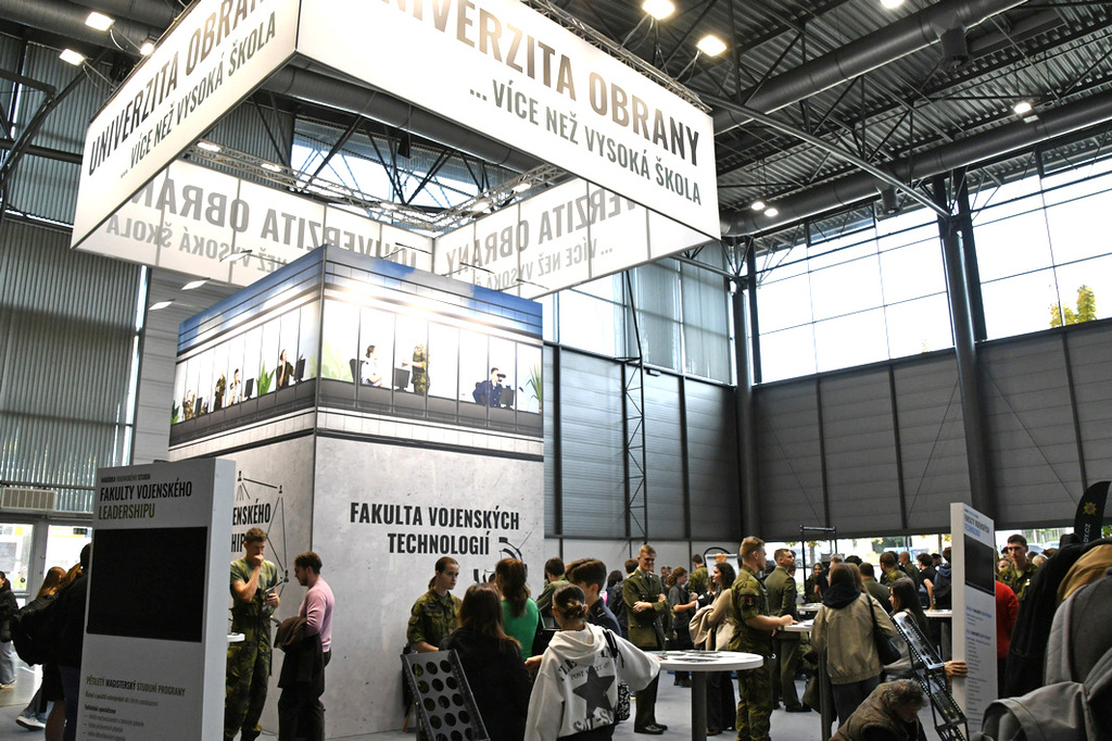 Univerzita obrany se představuje na veletrhu Gaudeamus