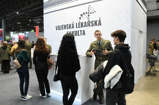 Univerzita obrany se představuje na veletrhu Gaudeamus