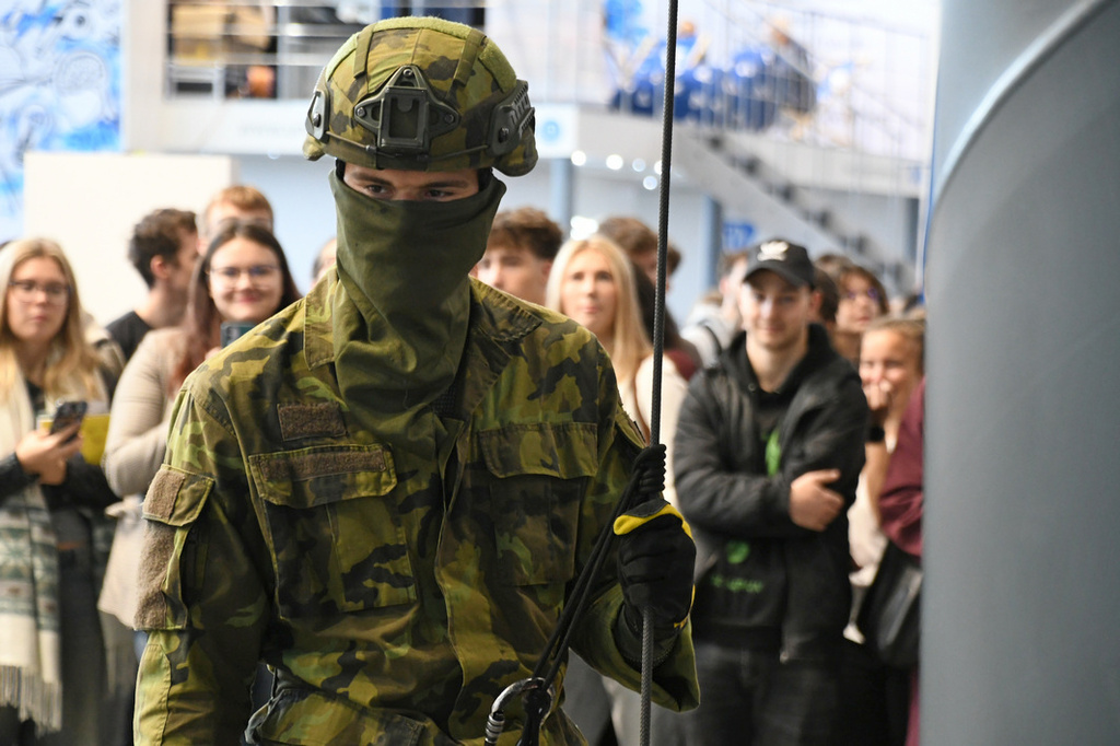 Univerzita obrany se představuje na veletrhu Gaudeamus