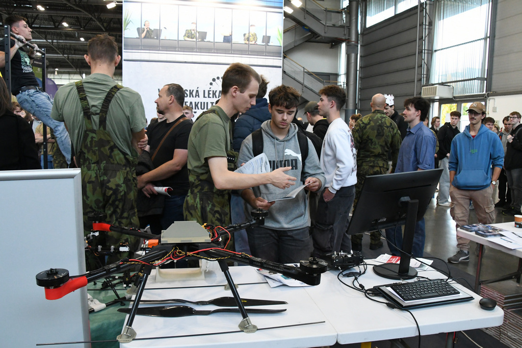 Univerzita obrany se představuje na veletrhu Gaudeamus