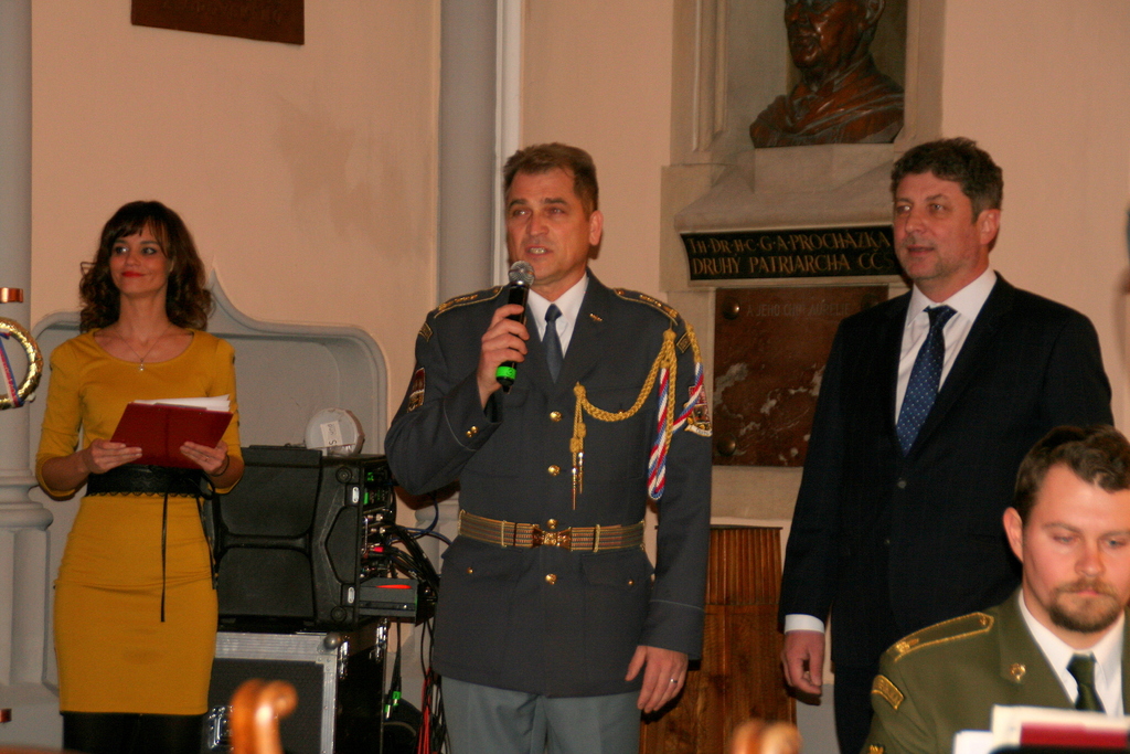 Adventní koncert BrassBandu zahájili velitel posádky Praha plukovník Milan Virt a Jan Lacina, místostarosta Praha 6