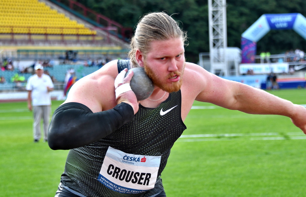 Američan Ryan Crouser zvítězil v kouli vrhem 22,31 m, což je hodnota nového rekordu mítinku.