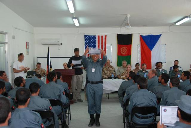 „Sloužím lidu Afghánistánu,“ pronesl každý nový policista