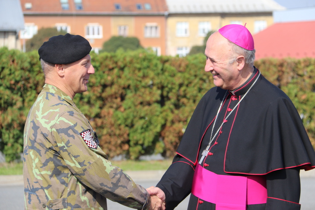 Arcibiskup Jan Graubner a plukovník Murček