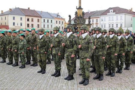 Vojenská střední škola slaví osmdesát let