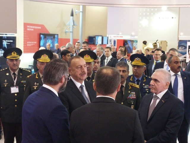 Návštěva české expozice prezidentem Ázerbájdžánu