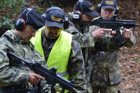 Příslušníci Roty aktivních záloh Vojenské policie pokračují ve výcviku