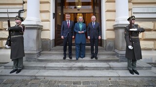 Ministr obrany Jaromír Zůna byl uveden do funkce