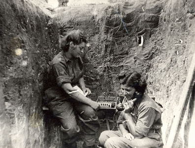 Jako telegrafistka spojovací roty u 1. čs. brigády 