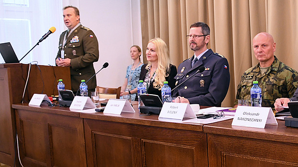 Na Univerzitě obrany si vojenské školy vyměňují informace z oblasti leadershipu a obranných technologií 