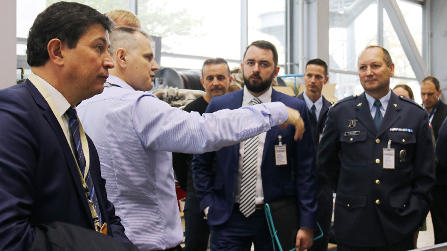 Náměstek Filip Říha se zúčastnil kontrolního dne prací na letounu Airbus A-319