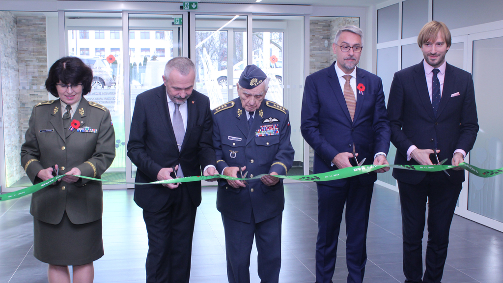 Ministři obrany a zdravotnictví otevřeli pavilon, který poskytuje komplexní péči válečným veteránům i dalším vojákům