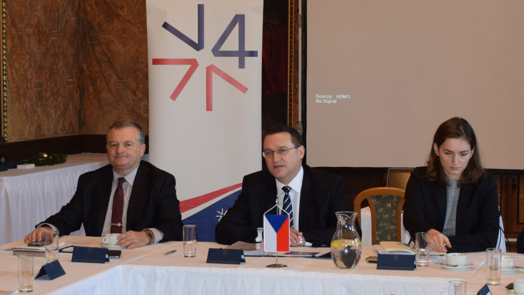 Národní ředitelé pro vyzbrojování států Visegrádské skupiny jednali na Komorním Hrádku 