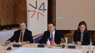 Národní ředitelé pro vyzbrojování států Visegrádské skupiny jednali na Komorním Hrádku 