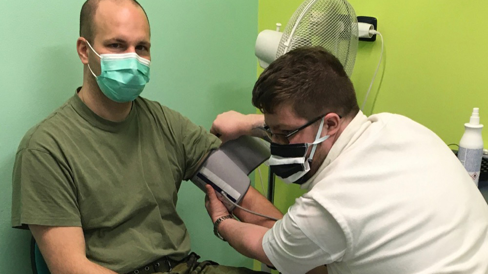 Vojáci pražské posádky hromadně darovali krev v ÚVN